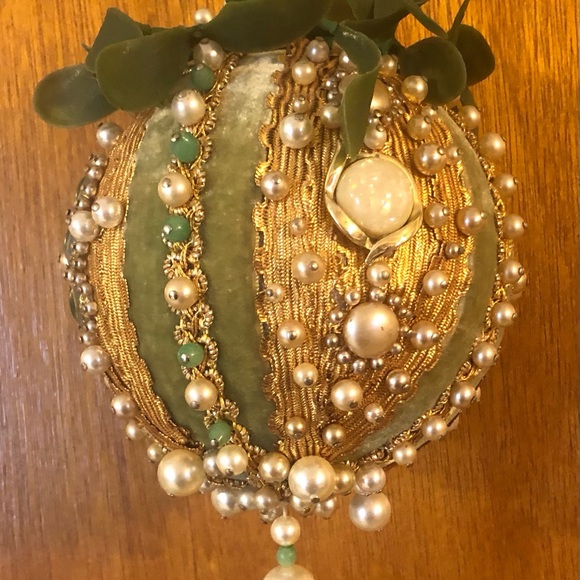 Handmade Mistletoe Kissing Ball - Picture 3 of 6